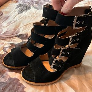 Ileana Paolo sandals size 7. Brand new. 4 inch heel.